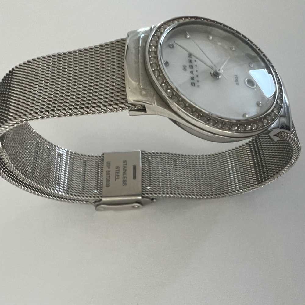 Skagen watch Round,stainless steel, Swarovski crystals mesh water resistant - Picture 15 of 16